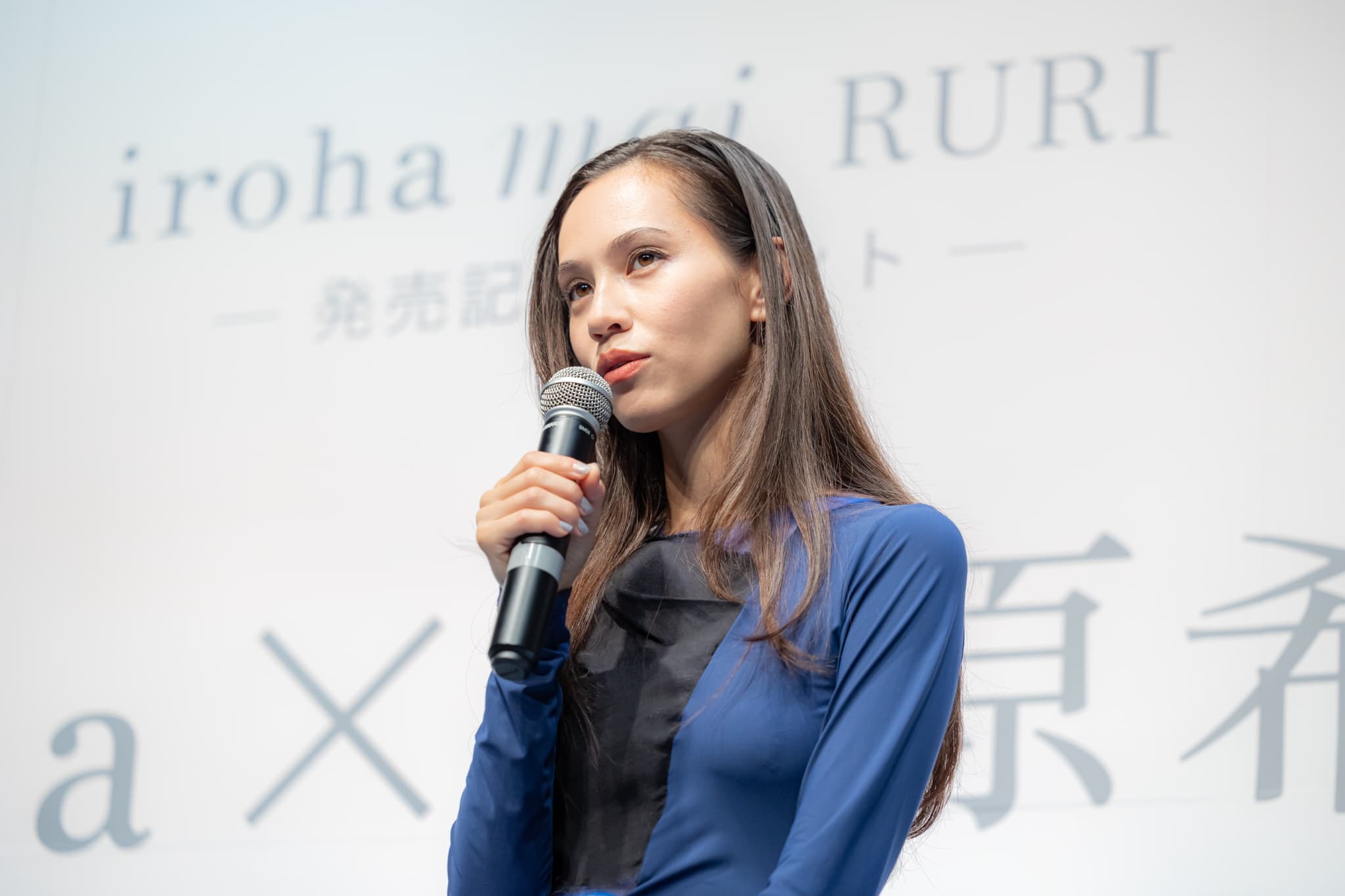 ときめきが生まれる瞬間についてお話する水原希子さん